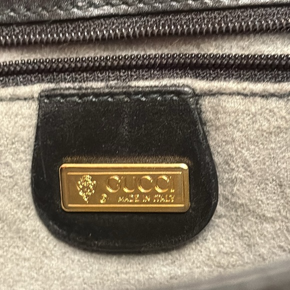 🚨SOLD🚨 Authentic Vintage Gucci Black Crossbody - Picture 10 of 12